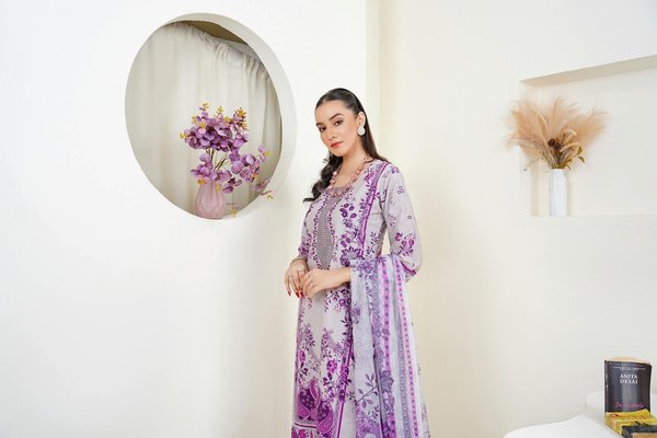 How Can UK Fashion Trends Inspire New Business Opportunities in the Women's Market?